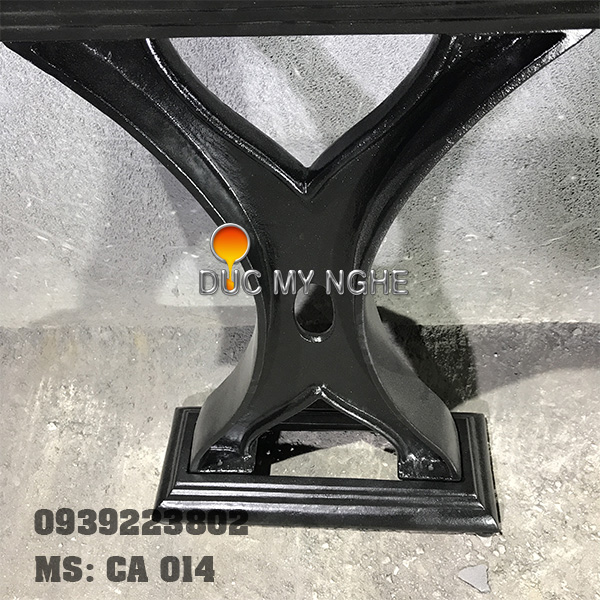 Bàn ăn cổ điển gang đúc chứ X CA 014